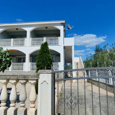 T & I Apartament