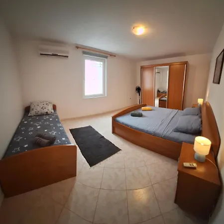 T & I Apartment *
