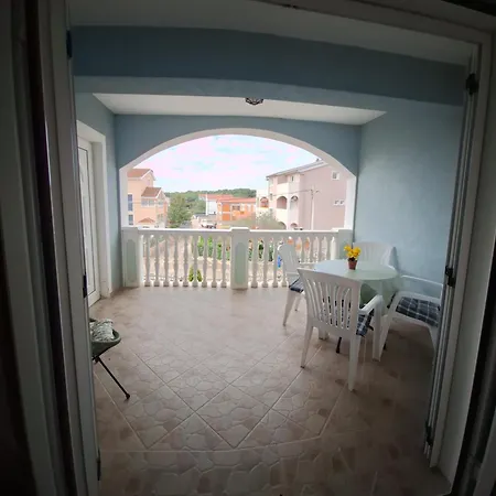 T & I Lägenhet Biograd Na Moru