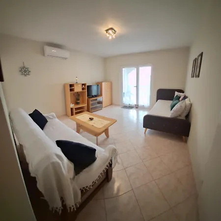 T & I Apartment *